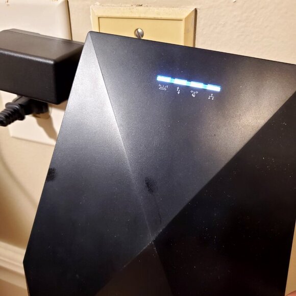 Netgear Nighthawk X6 EX7700 AC2200 Tri-Band WiFi Mesh Range Extender - Picture 4 of 7